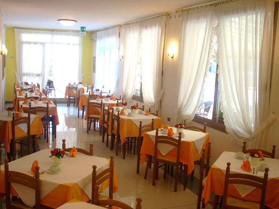 Hotel Fornaro Caorle Zewnętrze zdjęcie