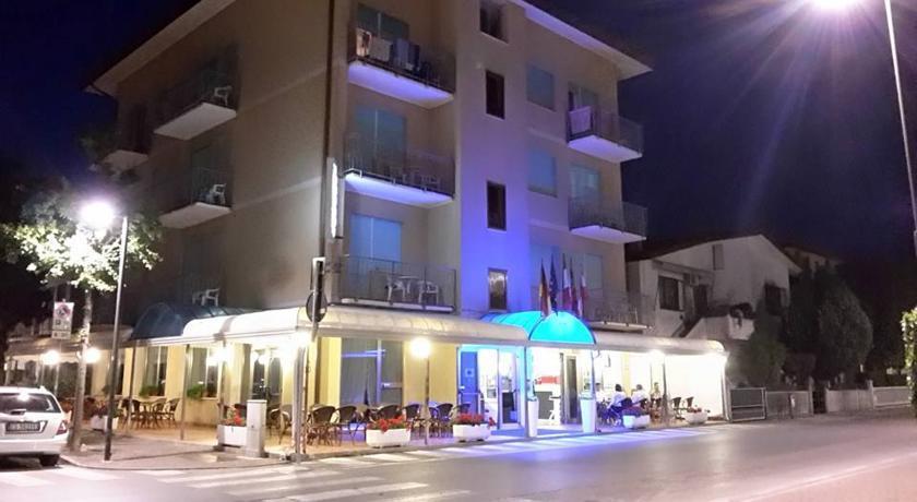 Hotel Fornaro Caorle Zewnętrze zdjęcie
